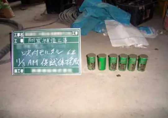 材料の圧縮強度試験用サンプルを採取